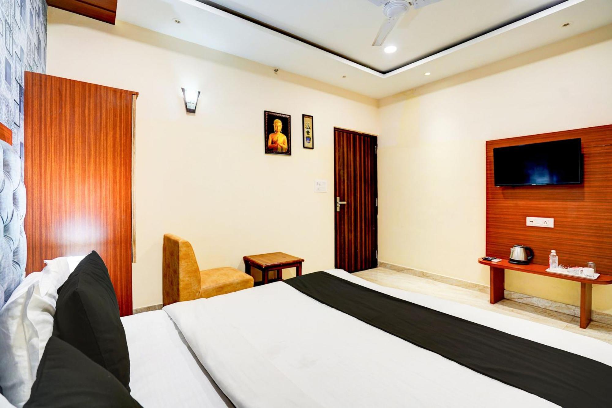 Townhouse Ram Katora Near Vishwanath Temple Formerly Sv Grand Hotel Varanasi Exterior photo