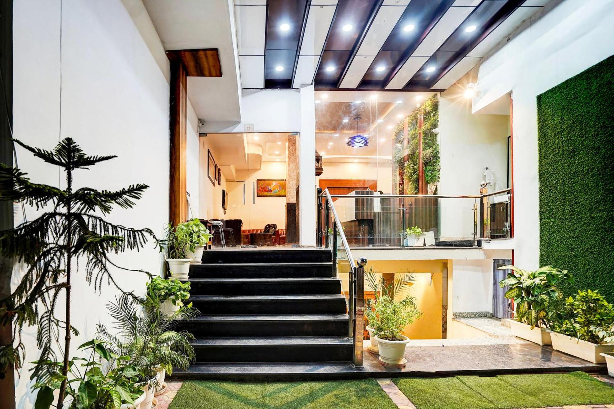 Townhouse Ram Katora Near Vishwanath Temple Formerly Sv Grand Hotel Varanasi Exterior photo