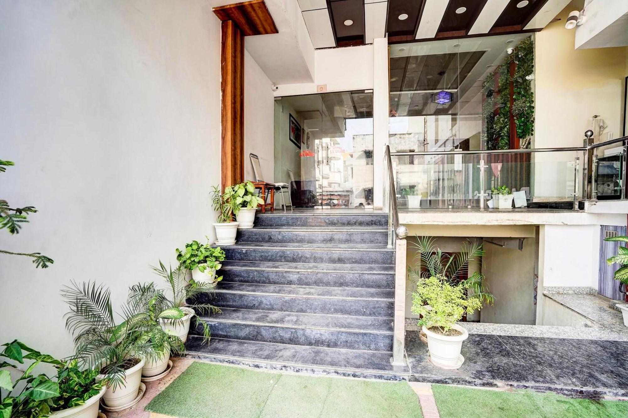 Townhouse Ram Katora Near Vishwanath Temple Formerly Sv Grand Hotel Varanasi Exterior photo