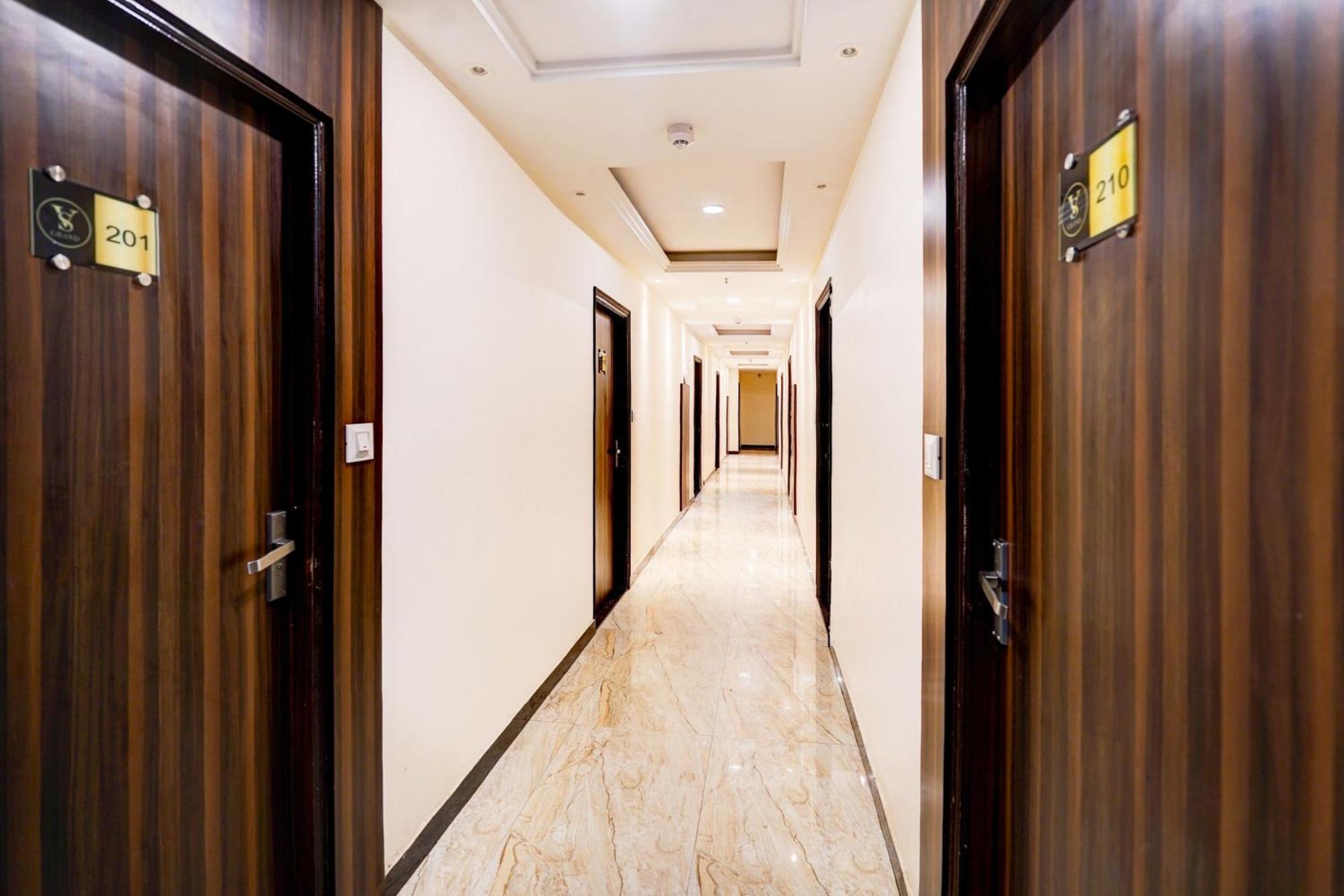 Townhouse Ram Katora Near Vishwanath Temple Formerly Sv Grand Hotel Varanasi Exterior photo