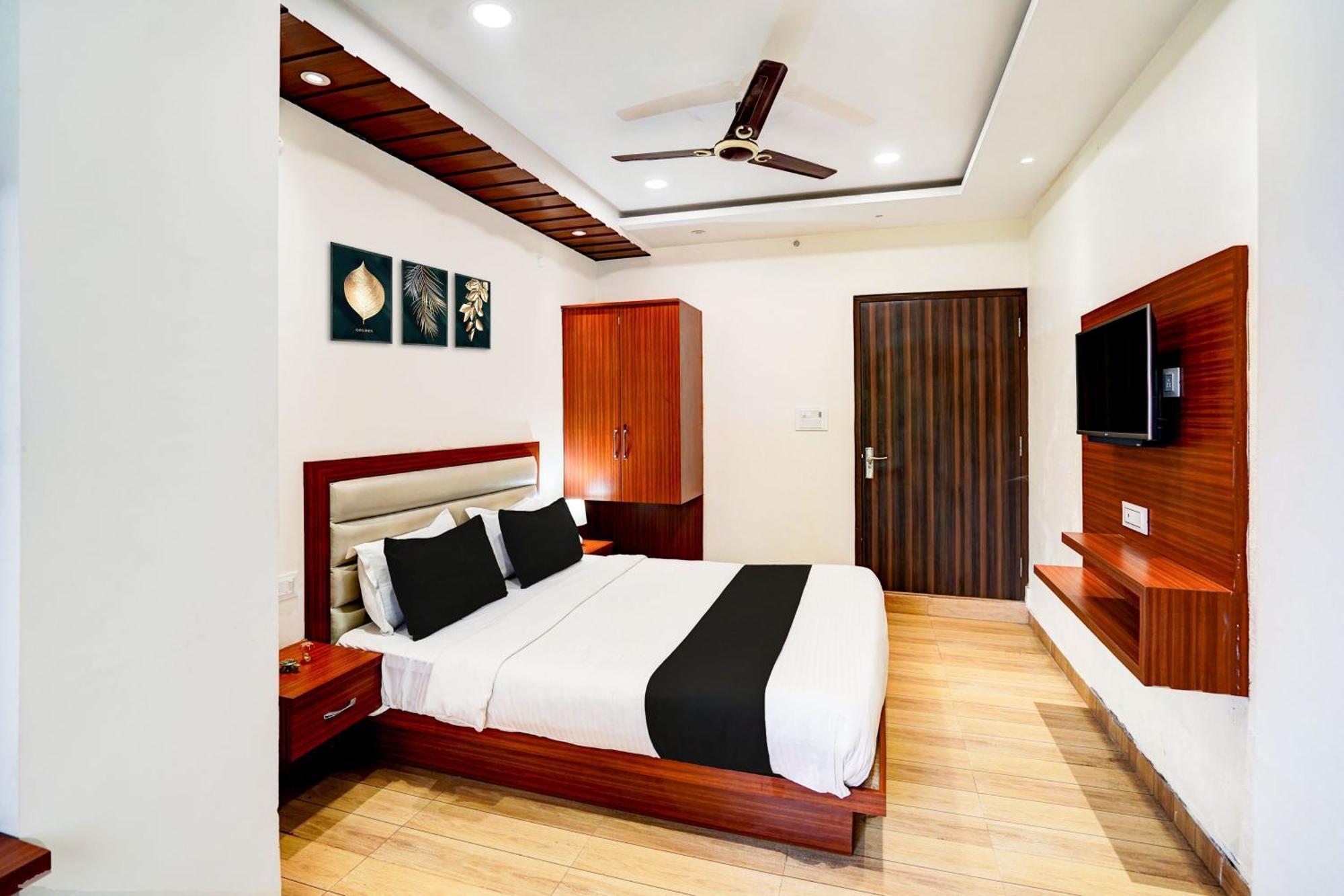 Townhouse Ram Katora Near Vishwanath Temple Formerly Sv Grand Hotel Varanasi Exterior photo